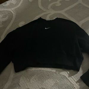 black nike cropped hoodie